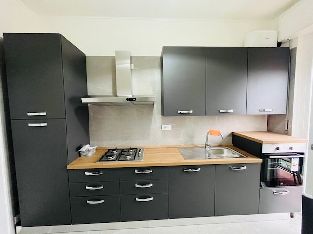 AMPIO E LUMINOSO DUE LOCALI COMPLETAMENTE RISTTUTURATO E ARREDATO